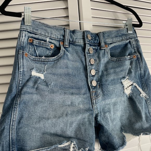 Gap Denim High Waisted Shorts- Never Worn - Size 26 - Picture 2 of 5